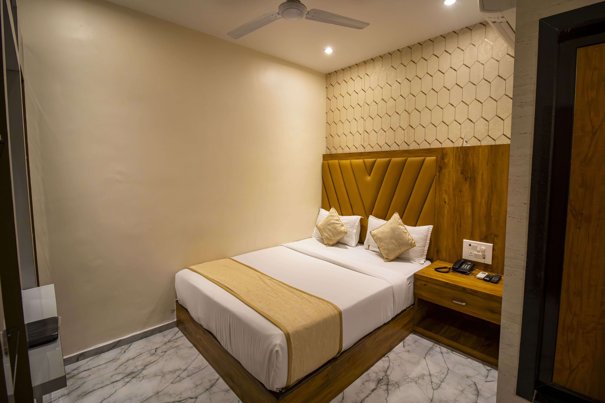 A standard hotel room featuring a comfortable bed, minimalist design, and essential amenities.